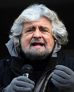 Beppe Grillo, humoriste, acteur, blogueur et militant politique italien. (définition réelle 2 267 × 2 832)