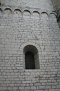 Fenêtre romane de droite.