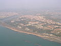茄萣區濱臨臺灣海峽；圖片左側為北方，隔二仁溪即為臺南市