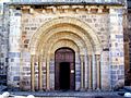 Le porche latéral de l'église.