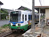 鳥羽中駅に停車する770形（2009年6月）