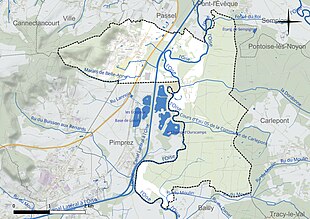 Carte en couleur présentant le réseau hydrographique de la commune