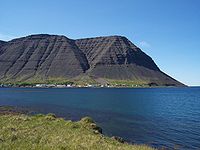 Une ville entre la montagne et la mer : Bíldudalur.