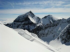 Le Bifertenstock à gauche, le Piz Frisal est à droite