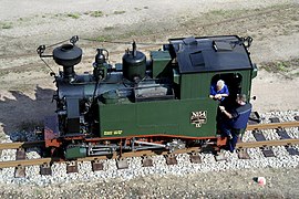 Kesselaufbauten und Führerhaus von oben gesehen. Das Latowski-Läutewerk ist ein Originalteil von einer anderen Lokomotive.