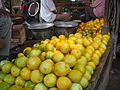 «دوساکای» یک نوع خیار گرد زردرنگ است که در بازار گونتور هند پیدا می‌شود.