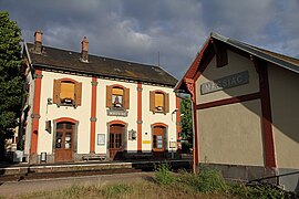 Le bâtiment voyageurs côté voie en 2011.