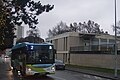 Près de l'arrêt Minelle - Turenne, un Iveco Urbanway 12 CNG sur la ligne 2 du réseau urbain d'Arras.