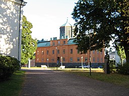 Karlstads gamla läroverk sett från domkyrkogården.