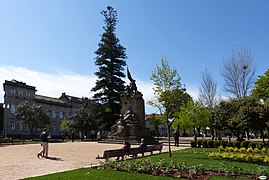 Jardins et monument aux héros de Puente Sampayo