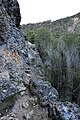 Detalle de pasaderas en la roca por encima de los Estrechos del Cañamar, Ruta de los Estrechos del Ebrón, en Tormón (Teruel).