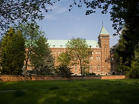 Vue frontale de l'abbaye.