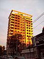 Torre en construcción sobre San Juan entre San Martín y España.