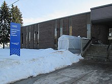 Photographie de la bibliothèque Claude-Henri Grignon en 2020.