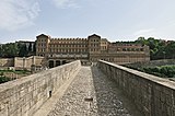 Vue du complexe à partir du pont-vieux sur le Cardener.