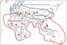 Aire de répartition de Locusta migratoria avec indication de la limite approximative entre les deux sous-espèces, L. m. migratoria et L. m. migratorioides. D'après Ma et al. (2012) modifié d'après Latchininsky et al. (2002), Latchininsky et Sivanpillai (2010) et GBIF (2022) pour la limite nord. Les principales sous-espèces reconnues jusqu'aux travaux de Ma et al. (2012) sont mentionnées en petits caractères. Les cercles rouges indiquent l'emplacement des principales zones de pullulation du criquet migrateur.