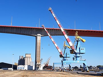 Terminal de Roche-Maurice, cargo céréalier en escale.