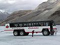 Snowcoach auf dem Athabasca-Gletscher