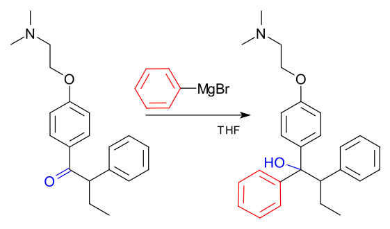 Étape de la synthèse du tamoxifène impliquant le bromure de phénylmagnésium, un réactif de Grignard[11].