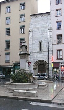 Façade sur la rue Paul Chenavard.