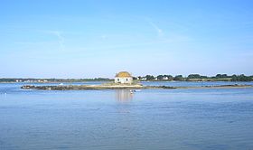 Vue de Nichtarguér depuis le pont menant à l'île de Saint-Cado.