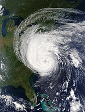 إعصار إيزابيل يقترب من منطقة أوتر بانكس في يوم 18 سبتمبر 2003 الساعة 16:55 بالتوقيت العالمي