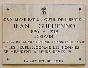 Plaque en hommage à Jean Guéhenno aux nos 35-37, qui y a vécu vingt ans.