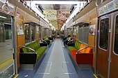 9000形に準じた更新車の車内（8003F,8007F）