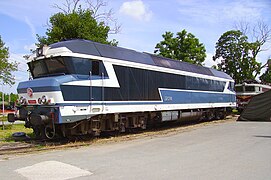 Locomotive diesel CC 72084 en livrée « Arzens » d'origine.