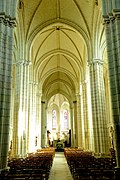 Nef de la collégiale du Puy-Notre-Dame (1250).