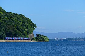 長崎本線旧線と大村湾