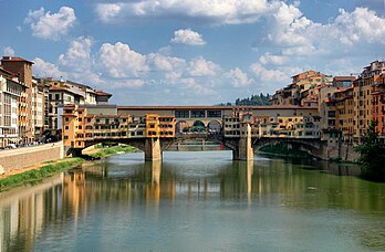 Le Ponte Vecchio dans le centre historique de Florence (Italie). (définition réelle 2 983 × 1 956*)