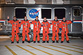 L'ultimo equipaggio a volare sullo Space Shuttle Endeavour con la missione STS-134 con indosso le loro tute spaziali arancioni, salutano i media e gli altri spettatori di fronte all'Astrovan parcheggiati di fronte Operations Building del Kennedy Space Center della NASA in Florida. Il veicolo ricreativo Airstream modificato, che trasporta gli astronauti sul loro veicolo spaziale dal 1984, porterà l'equipaggio al Pad di Lancio 39A. Da sinistra, gli specialisti di missione Greg Chamitoff, Andrew Feustel, Roberto Vittori dell'Agenzia spaziale europea, Michael Fincke, il pilota Greg H. Johnson e il comandante Mark Kelly.