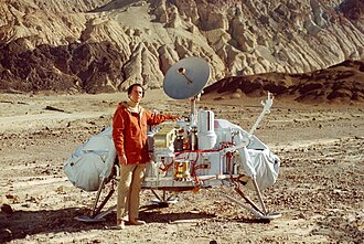 Sagan is pictured besides a Viking lander mockup