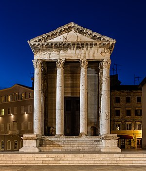 חזית מקדש אוגוסטוס