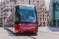 Tramway à l'entrée de la place de Jaude.