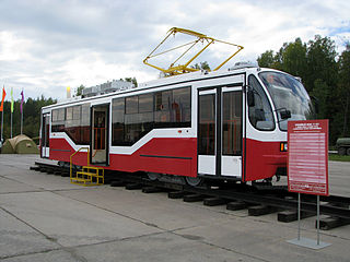 71-407 на выставке Магистраль-2009 (вид спереди/с правого борта)