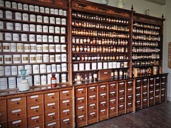 Apothekerschrank