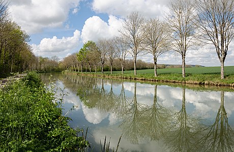 Canal de Bourgogne à Fulvy (commune en amont d'Ancy-le-Franc).