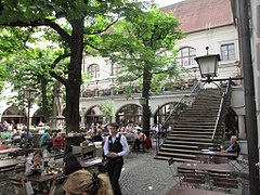 Biergarten / cour intérieure et terrasse.