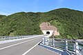 甑大橋の駐車帯から黒浜トンネル（上甑方面）を望む