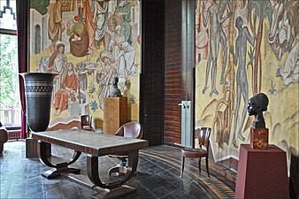 סלון אפריקה של הפלה דה לה פורט דורה עם רהיטים מאת ז'אק-אמיל רולמן וציורי קיר מאת לואי בוקה (1931)