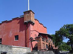 Fort Santo Domingo was built by the Spanish in 1628 and after their defeat was rebuilt by the Dutch. It is known as Âng-mn̂g-siâⁿ (紅毛城, Red-haired Fort) after the Dutch people.