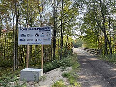 Ancienne voie ferrée, le Grand Nord (CN)[10], convertie en Sentier Transcanadien[11],[12], pont de Saint-Prosper-de-Champlain, au-dessus du ruisseau Cossette