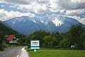 Ortseinfahrt mit Schneeberg