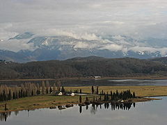 Vue des montagnes du Caucase depuis le cap de Pitsounda.