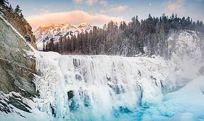 Pôr do sol sobre a cachoeira Wapta, Parque Nacional Yoho, Colúmbia Britânica, Canadá (definição 4 482 × 2 673)