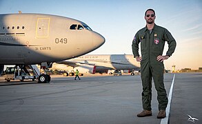 Thomas Pesquet devant un A330 MRTT sur la Base aérienne 125 Istres-Le Tubé