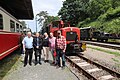 Offizielles Stammtischfoto des Sauerland-Stammtisches am Bahnhof Hüinghausen vor der Lok Nahmer