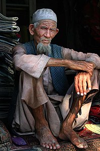 Man in perahan tunban and a taqiyah (Islamic) cap